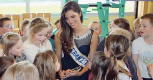 Iris Mittenaere: Từ cô bé bất hạnh đến chủ nhân vương miện Hoa hậu Hoàn vũ
