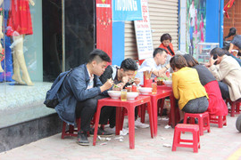 Bao giờ Hà Nội sẽ thôi 'chặt chém' ngày Tết?