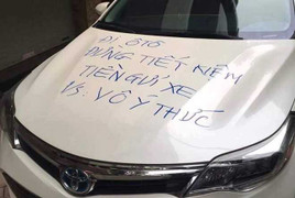 Đỗ ô tô chặn cửa nhà, chủ xe bị chửi 'vô ý thức'