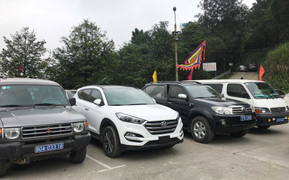 Hàng chục xe công ở Nghệ An đi lễ đầu năm