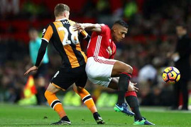 Hàng công vô duyên, Man Utd bị nhược tiểu cầm hòa