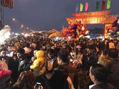 Chen nhau nghẹt thở tại chợ Viềng, đường tắc hàng cây số