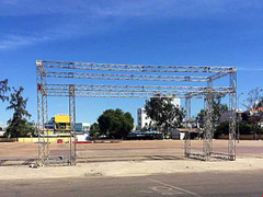 Thuê 5 xe tải trộm 40 tấn sắt trong hội chợ đi bán