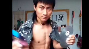 Công phu 'cực dị' của võ sĩ Trung Quốc