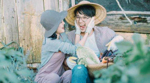 Ảnh cưới lãng mạn của đôi trẻ ở vườn rau Đà Lạt khiến dân mạng thích thú