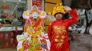 Giá vàng tăng cao, dân Hà thành vẫn đổ xô đi mua vàng ngày Thần Tài