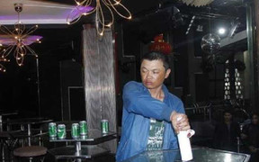 Nam thanh niên bị đâm chết bằng vỏ chai bia trong vũ trường
