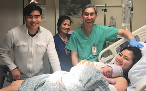 Diễn viên Ngọc Lan sinh con trai đầu lòng tại Mỹ