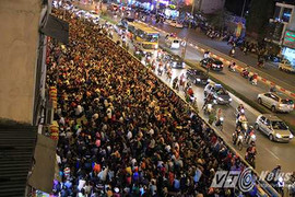 Đám đông tràn ra đường 'dâng sao giải hạn' ở chùa Phúc Khánh: 'Tùy tiện, vô thức tập thể, vô tổ chức'