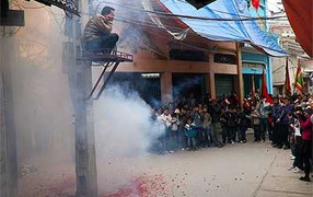 Khởi tố 2 kẻ đốt pháo trái phép dịp Tết Đinh Dậu