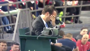 Tay vợt nổi nóng, đánh bóng suýt làm mù mắt trọng tài