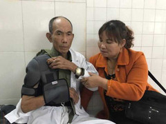 Xác định danh tính 2 bố con hành hung thương binh sau va chạm giao thông