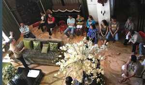 Đàm Vĩnh Hưng giữa vòng vây chủ nợ, bất lực: 'Mẹ ơi con đã già rồi'