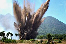 Cuốc đất trúng bom, một người chết thảm