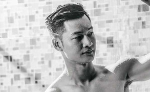 Đức Tuấn lần đầu tiên khoe body chuẩn trong MV mới