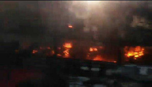 Xe khách giường nằm bốc cháy dữ dội trên đèo Lò Xo