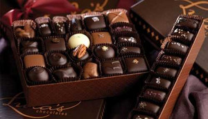 Quà tặng Valentine: Hoa hồng 10 triệu đồng, chocolate 2 triệu đồng