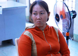 2 học sinh rượt đuổi, tóm gọn nữ quái trộm tiệm vàng