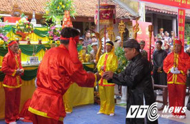 Lễ hội 'thề không tham nhũng' vắng bóng 'quan lớn': 'Thề trước bàn dân thiên hạ, nhiều người sợ chột dạ'