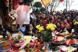 Người dân đổ về cúng rằm tháng Giêng, tiền lẻ đặt lễ rải khắp phủ Tây Hồ