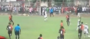 Video: Giẫm đạp kinh hoàng, chen lấn xem bóng đá khiến 17 người chết ở Angola