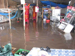 Ảnh: Sóng đánh sập bờ kè ở Bạc Liêu, nhiều nhà dân tơi tả