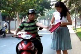 Dùng hung khí cướp tiền, vàng trắng trợn giữa phố Sài Gòn