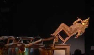 Thót tim với màn biểu diễn mạo hiểm của bà bầu Beyonce tại Grammy 2017