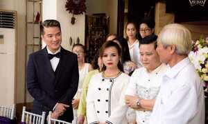 Đàm Vĩnh Hưng - 18 năm làm cả cha lẫn mẹ, bồi hồi tiễn em gái theo chồng