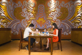 Điều đặc biệt của nhà hàng nằm giữa công viên Asia Park