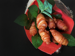 Ngày Valentine: Hoa hồng thịt xông khói 600.000 đồng/bó 'sốt xình xịch'