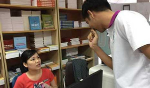 Tranh cãi việc sinh viên ĐH Luật TP.HCM bị đình chỉ học vì mang giáo trình phô tô vào trường