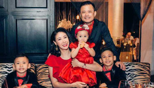 Vợ chồng Hoa hậu Hà Kiều Anh hạnh phúc trong ngày lễ tình nhân