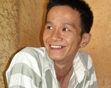 Nụ cười khó hiểu của nghi can giết cô gái xăm hoa hồng