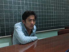 Thanh niên ngáo đá phá nhà, chém công an bị thương