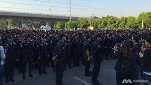 Hàng nghìn cảnh sát vây bắt sư trụ trì bị tố tham nhũng ở Bangkok