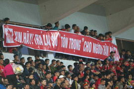 CĐV Hải Phòng vô văn hóa, đồng thanh chửi trọng tài và CLB Hà Nội