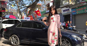 Bị chỉ trích vô ý thức khi đỗ xe giữa cổng chung cư, Hoa hậu Kỳ Duyên lên tiếng