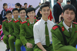 Nam sinh cảnh sát điển trai hào hứng hiến máu cứu người