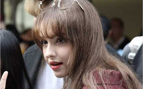 Cô gái xinh đẹp bất ngờ nổi tiếng sau bức ảnh chụp lén