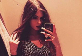 Cô gái tố công ty đuổi việc mình vì quá đẹp