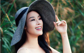 Vợ kém 18 tuổi của NSƯT Việt Hoàn ra album có bóng dáng mối tình đầu