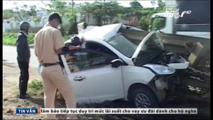 Lâm Đồng: Thanh chắn đường đâm xuyên ôtô, tài xế thoát chết thần kỳ