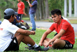 ‘Người cùng khổ’ Long An đối đầu quân bầu Đức