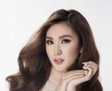 Ngọc Loan The Face gợi cảm với đầm ren trắng xuyên thấu mỏng manh