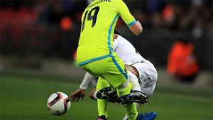 Video: Dele Alli trả đũa, đạp bóng thô bạo triệt hạ đối phương