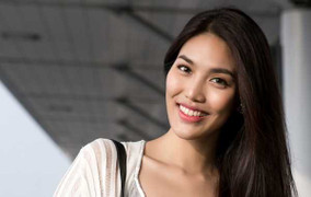 Lan Khuê rạng rỡ ở sân bay, sang Singapore làm giám khảo