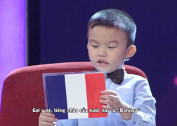 Cậu bé 4 tuổi đọc vanh vách tên, quốc kỳ nhiều quốc gia khiến người lớn cũng 'chào thua'