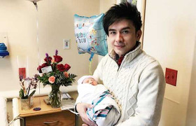 Đan Trường hạnh phúc lên chức bố, bế 'thiên thần nhỏ' 3,5kg