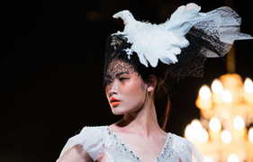 Tuần lễ thời trang Việt Nam: Bộ sưu tập lãng mạn với đính kết cầu kỳ của Cao Minh Tiến